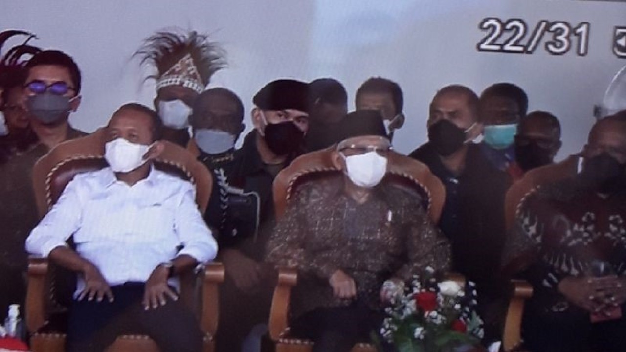 Wakil Presiden RI Ma'ruf Amin didampingi Menteri Investasi/Kepala BKPM Bahlil Lahadalia dan Wamendagri Jhon Wempi Wetipo menghadiri Natal gabungan di Kabupaten Biak Numfor pada 1 Desember 2022. ANTARA/HO-Humas