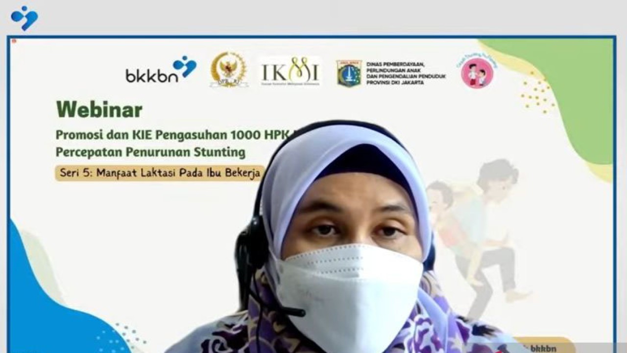Tangkapan layar Direktur Bina Keluarga Balita dan Anak BKKBN Irma Ardiana dalam Webinar Promosi dan KIE Pengasuhan 1000 HPK yang diikuti secara daring di Jakarta, Rabu (14/9/2022). (ANTARA/Hreeloita Dharma Shanti)