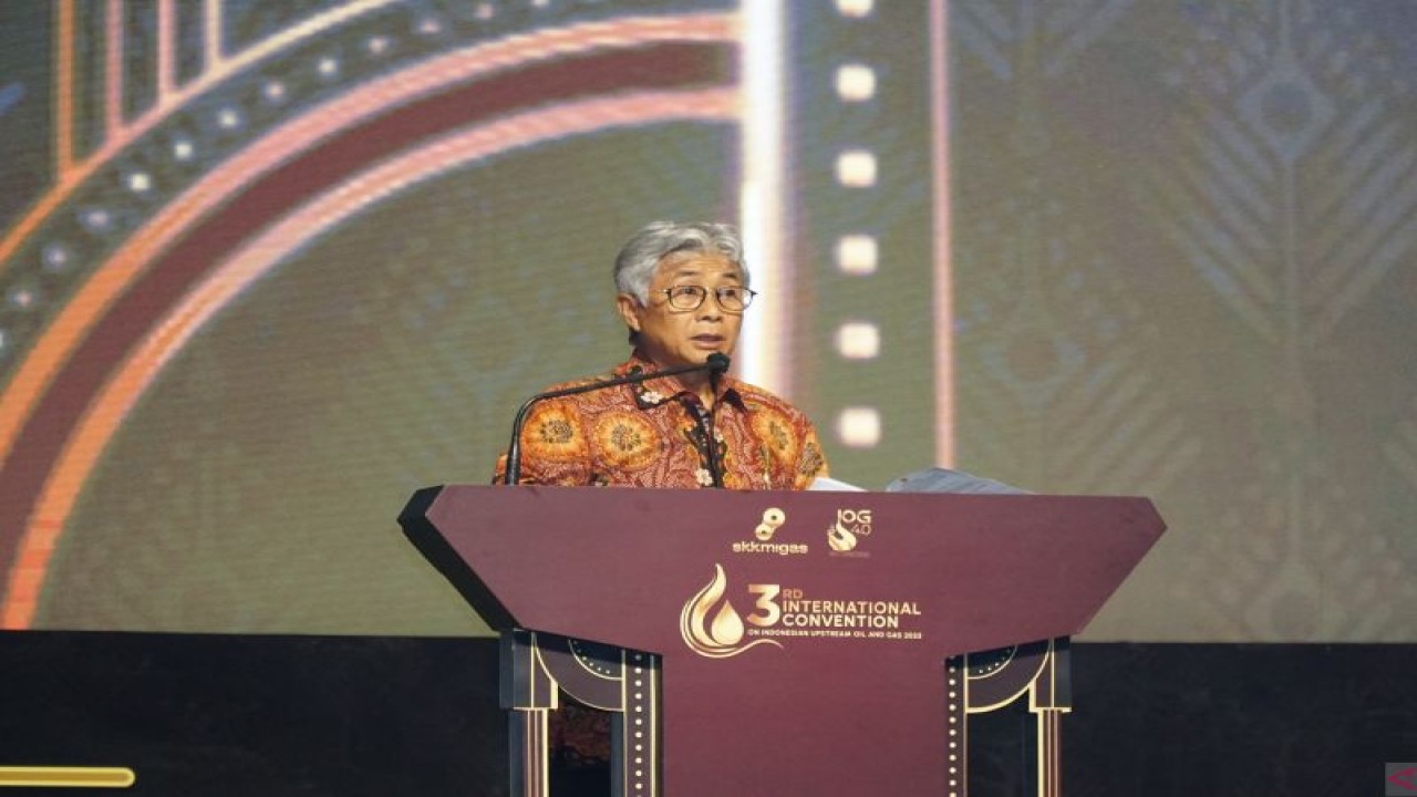 Kepala SKK Migas Dwi Soetjipto memberikan sambutan pada Konvensi Internasional III Industri Hulu Minyak dan Gas 2022 di Nusa Dua, Kabupaten Badung, Bali, Rabu (23/11/2022). (ANTARA/HO-SKK Migas)