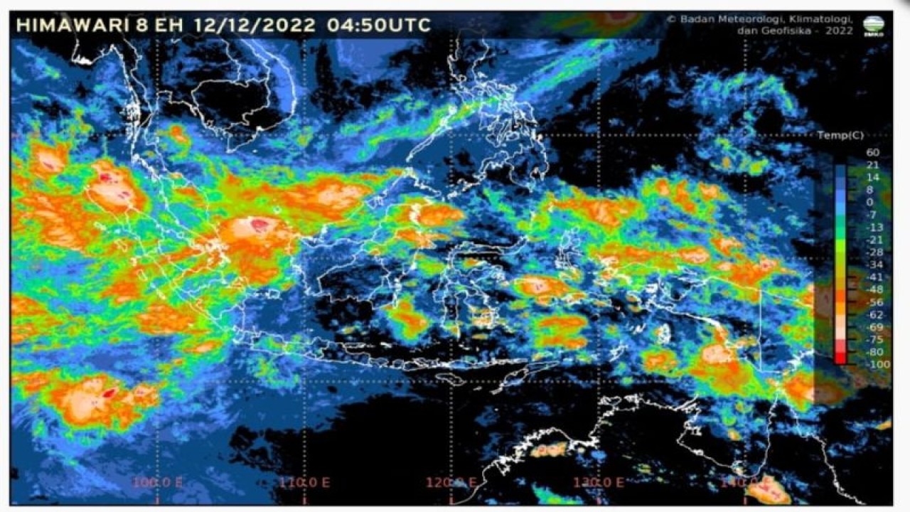 Badan Meteorologi Klimatologi dan Geofisika (BMKG) menyatakan masyarakat Banten waspadai hujan lebat dan angin kencang disertai petir dan berpotensi menimbulkan bencana alam. ANTARA/HO-BMKG