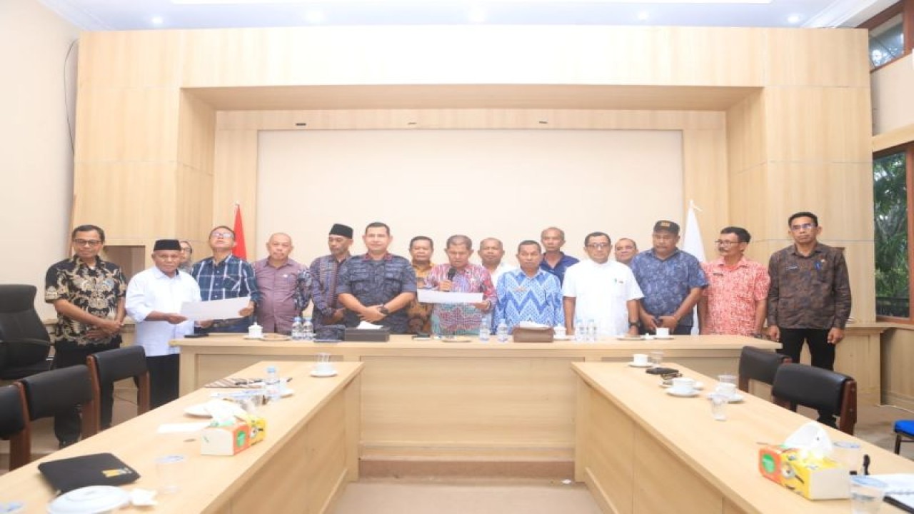 Pejabat BNN Malut menemui Sekkab Halteng untuk membangun kantor Badan Narkotika Nasional Kabupaten (BNNK) kabupaten Halmahera Tengah di Weda dalam mendukung upaya menekan peredaran narkoba di kabupaten/kota (Abdul Fatah)