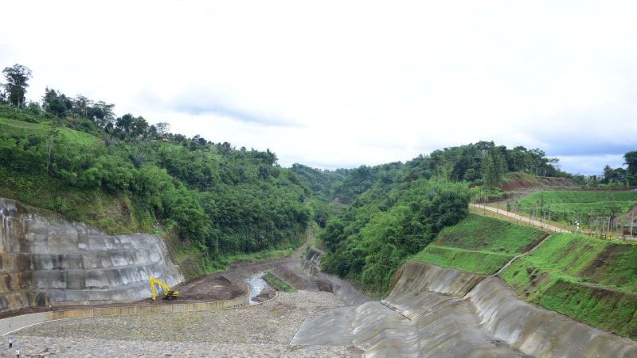 Pemandangan Bendungan Sukamahi di Kabupaten Bogor, Jawa Barat, yang memiliki fungsi mereduksi debit Sungai Ciliwung saat musim hujan, Kabupaten Bogor, Jumat, (23/12/2022). ANTARA/HO-Pemprov DKI Jakarta