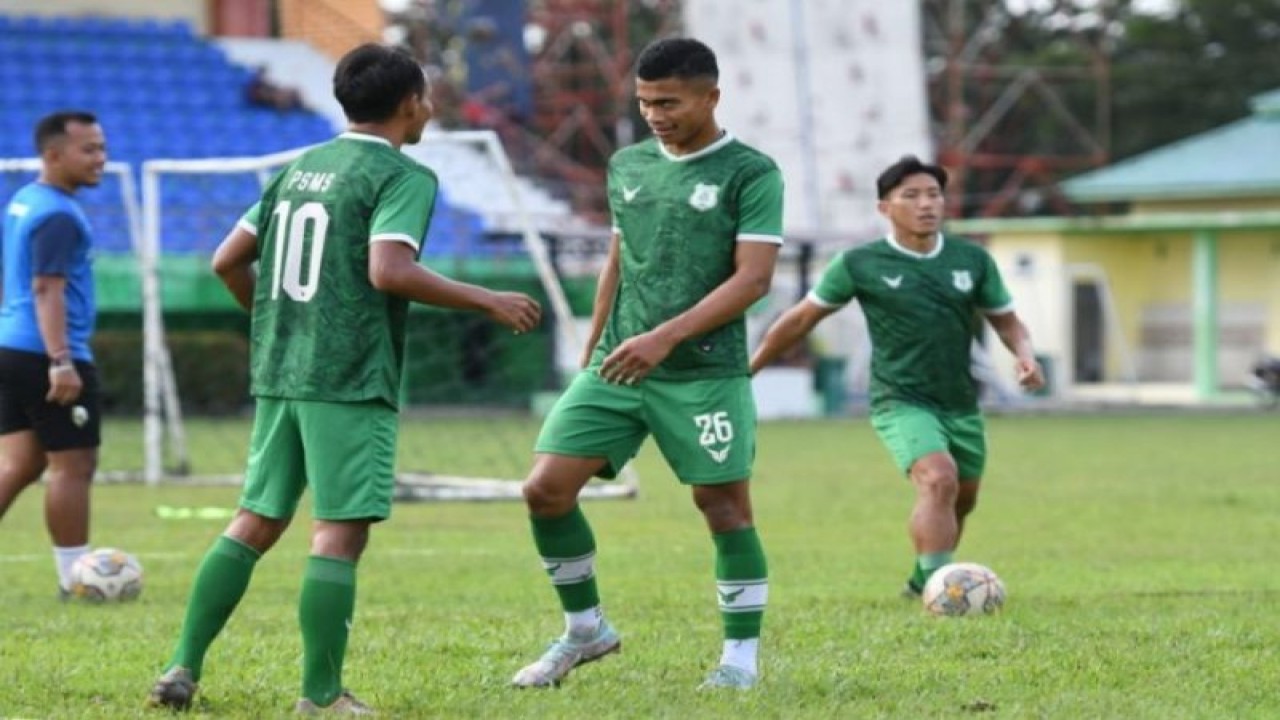 Pemain PSMS saat menggelar latihan di Stadion Pancing Medan (ANTARA/Juraidi)