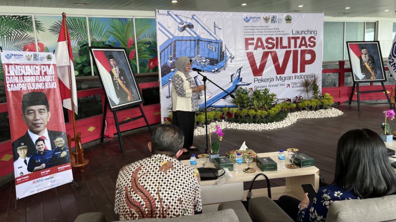 BP2MI bersama badan usaha milik negara dan Pemerintah Provinsi Jawa Tengah membuka secara resmi fasilitas-fasilitas untuk pekerja migran di Bandara Internasional Jenderal Ahmad Yani, Kota Semarang, Rabu. (14/12/2022). ANTARA/Wisnu Adhi