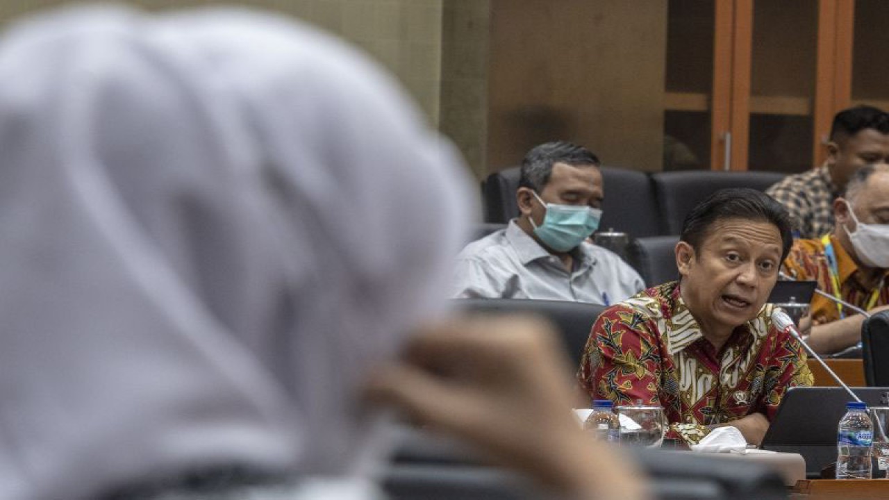Arsip Foto. Menteri Kesehatan Budi Gunadi Sadikin saat mengikuti rapat kerja dengan Komisi IX DPR di Kompleks Parlemen, Senayan, Jakarta. (ANTARA FOTO/MUHAMMAD ADIMAJA)