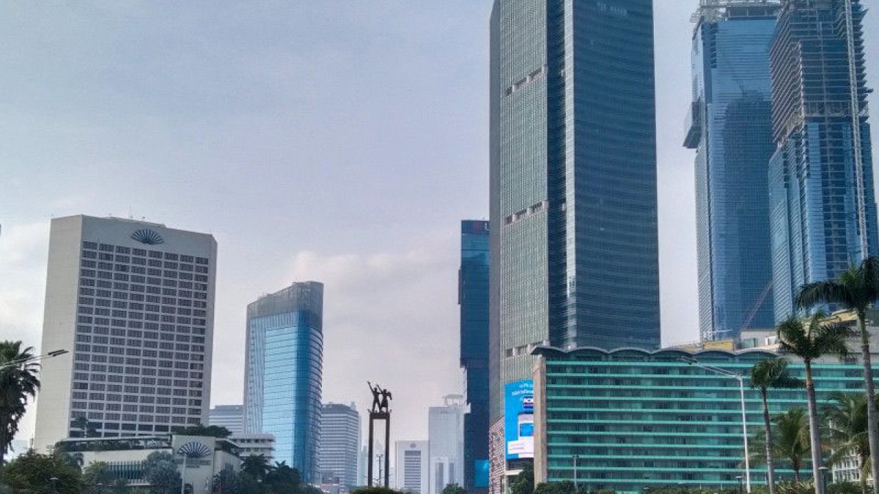 Arsip foto - Suasana Bundaran HI di Jakarta Pusat, Minggu, (7/11/2021). ANTARA/Dewa Ketut Sudiarta Wiguna