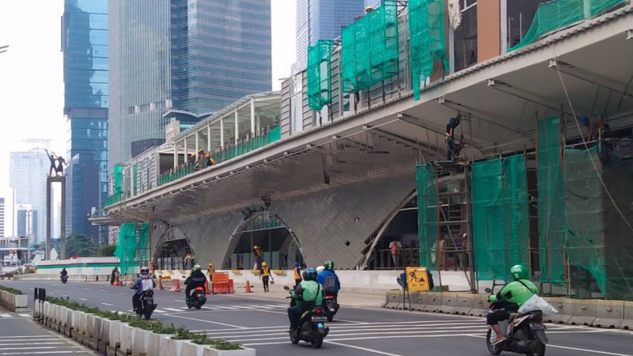 Arsip foto - Kawasan Bundaran HI dengan Ikon Patung Selamat Datang di Jakarta, Senin (3/10/2022). ANTARA/Dewa Ketut Sudiarta Wiguna