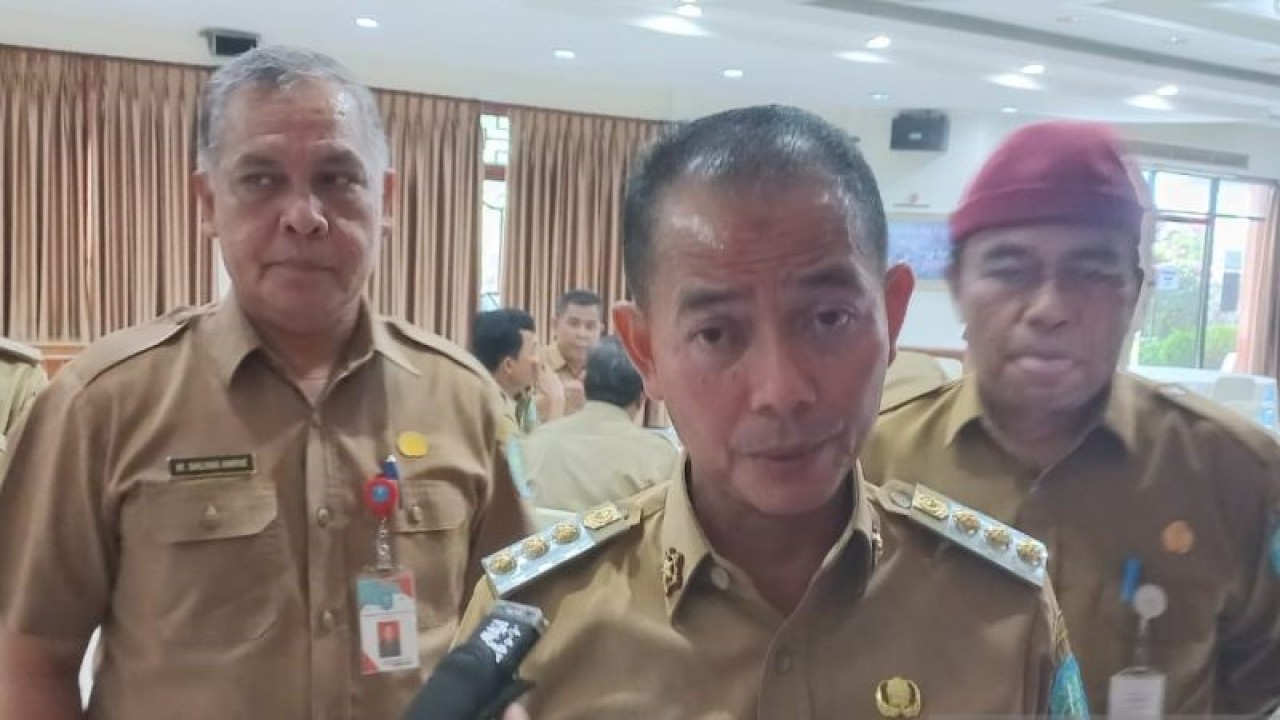 Bupati Bangka Mulkan (ANTARA/Kasmono)