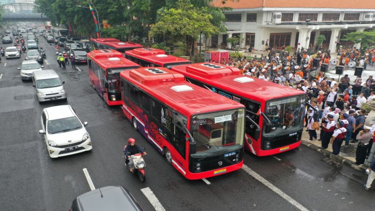 Bus listrik di Kota Surabaya (FOTO ANTARA/HO-Diskominfo Surabaya)