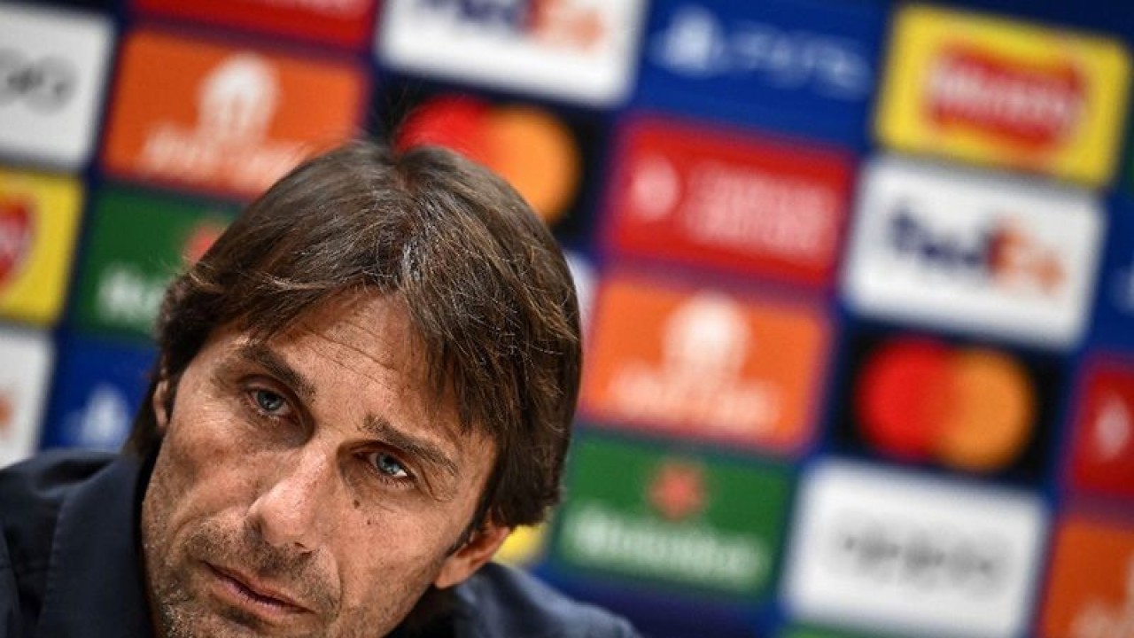 Manajer Tottenham Hotspur Antonio Conte saat jumpa pers menjelang pertandingan Grup D Liga Champions antara Spurs dan Sporting Lisbon di Football Club Training Ground, London, Inggris (25/11/2022). ANTARA/AFP/Ben Stansall/aa.