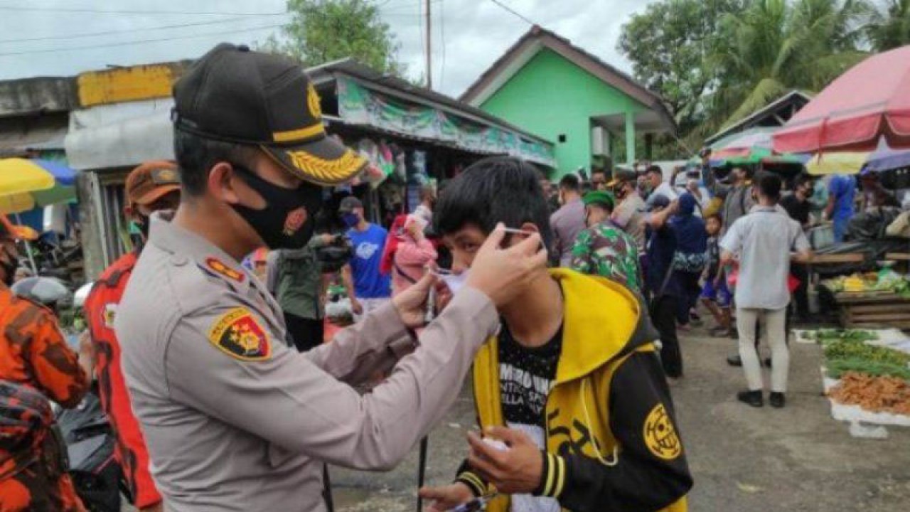 Ilustrasi - Satgas Penanganan COVID-19 Provinsi Kepulauan Babel mengoptimalkan penerapan prokes di pusat-pusat keramaian. ANTARA/Aprionis