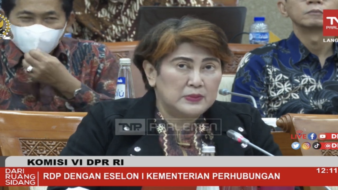 Direktur Utama Perum DAMRI Setia N Milatia Moemin saat Rapat Dengar Pendapat dengan Komisi VI DPR RI di Jakarta, Rabu. (ANTARA/ Tangkapan Layar Aplikasi)