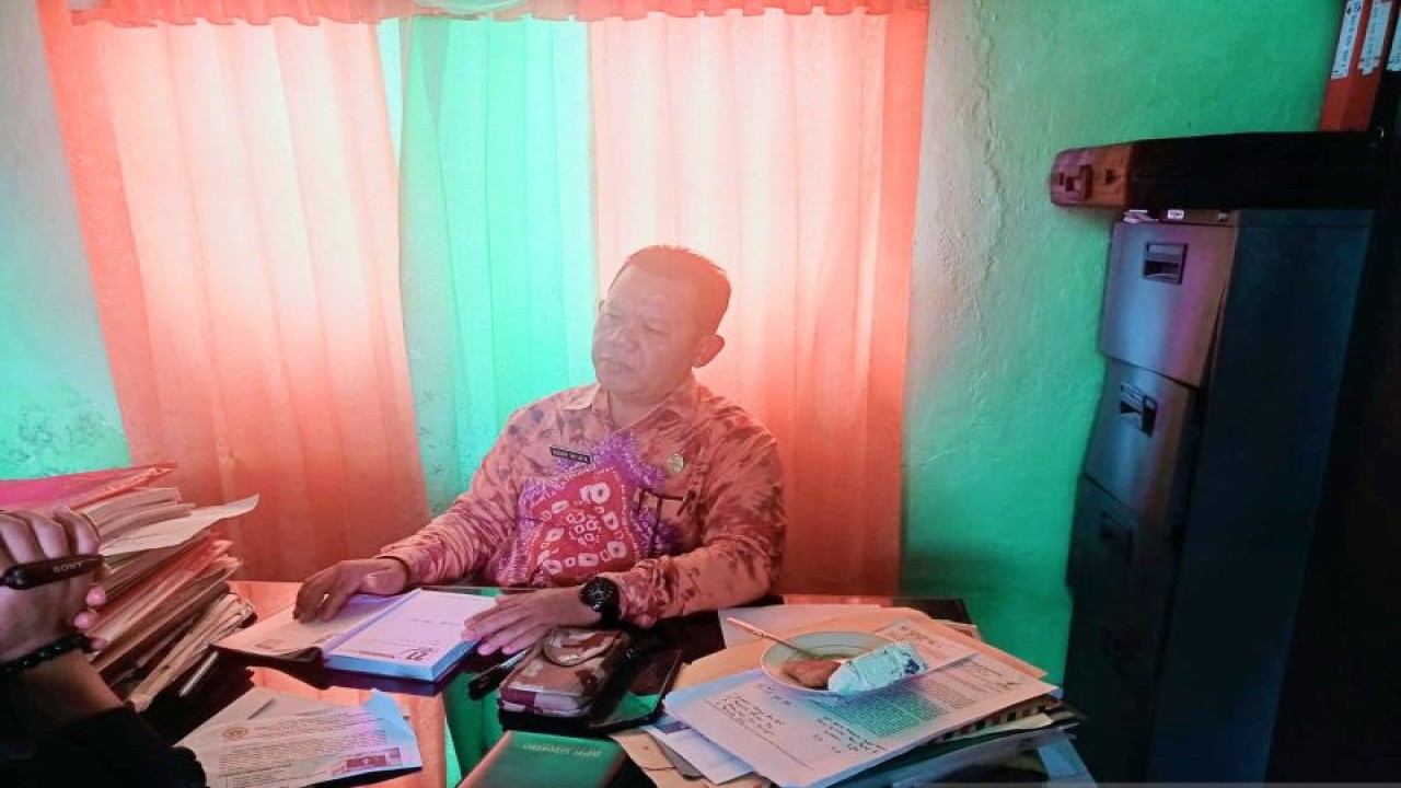 Pelaksana Tugas Kepala Dinas Kesehatan Kabupaten OKU, Dedi Wijaya. (ANTARA/Edo Purmana/22)