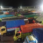 Dermaga Pelabuhan Merak dipadati truk pada H+1 Natal-1672027502