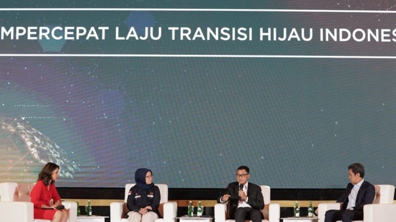 Direktur Utama PLN Darmawan Prasodjo saat Forum Transisi Energi "Strategi Transisi Energi Indonesia". (ANTARA/Firman)