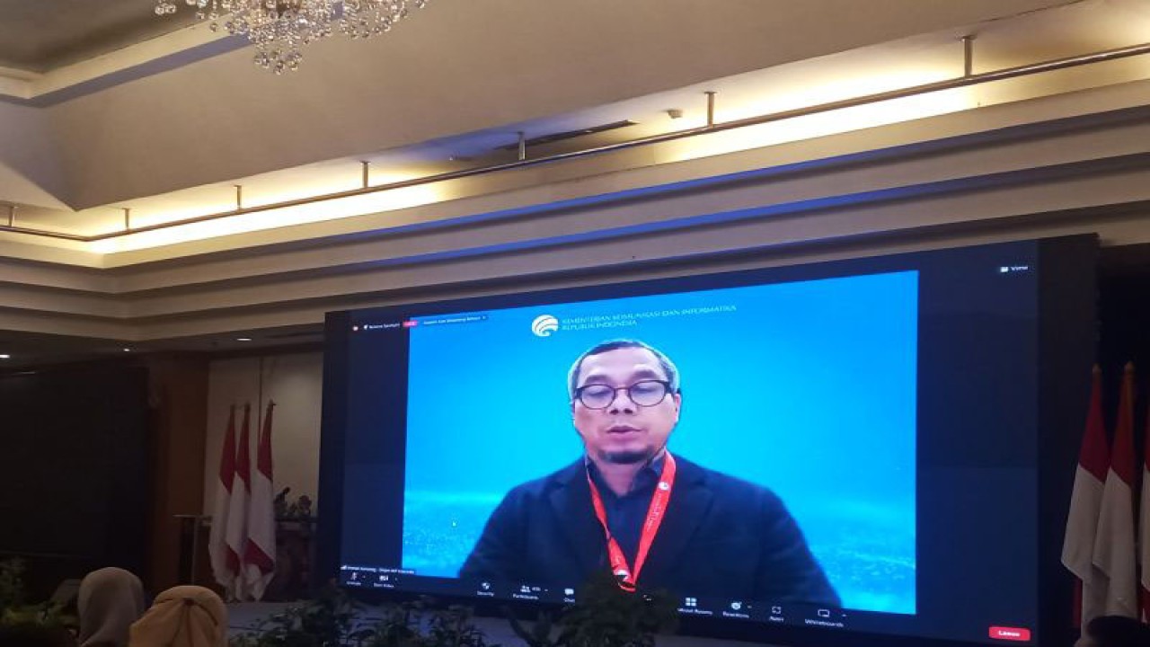Direktur Jenderal Informasi dan Komunikasi Publik (Dirjen IKP) Kementerian Komunikasi dan Informatika (Kemkominfo) Usman Kansong saat menyampaikan pidato kunci secara virtual pada acara Apresiasi Desa dalam Pelaksanaan Keterbukaan Informasi Publik Desa di Hotel Grand Sahid Jaya, Jakarta, Kamis (8/12/2022). ANTARA/Tri Meilani Ameliya.