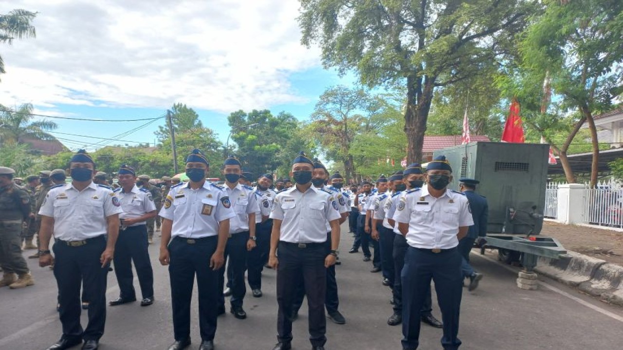Para petugas dari Dishub Sulsel mengikuti upacara 17 Agustus 2022.ANTARA/HO-Dishub Sulsel.