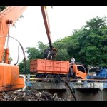 DLH angkut 100 ton sampah Kali Jambe Bekasi-1670753337