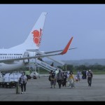 Dok. Sejumlah pemudik turun dari pesawat yang baru tiba di bandara El Tari. ANTARA/Kornelis Kaha-1672286687