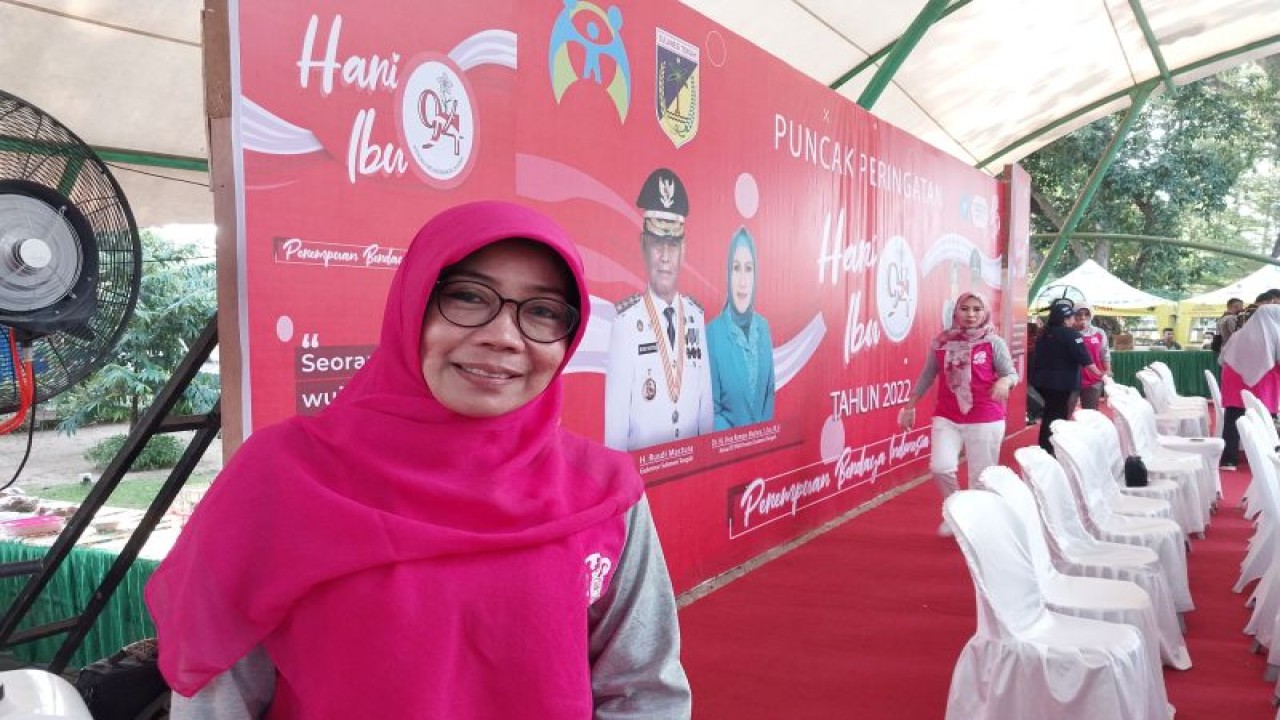 Kepala Bidang Kualitas Hidup Perempuan dan Keluarga DP3A Provinsi Sulteng sekaligus Ketua Panitia Peringatan Hari Ibu Ke-94 tingkat Provinsi Sulteng Irmawati Sahi, di Palu, Kamis (222/12/2022).  (FOTO ANTARA/Muhammad Hajiji)