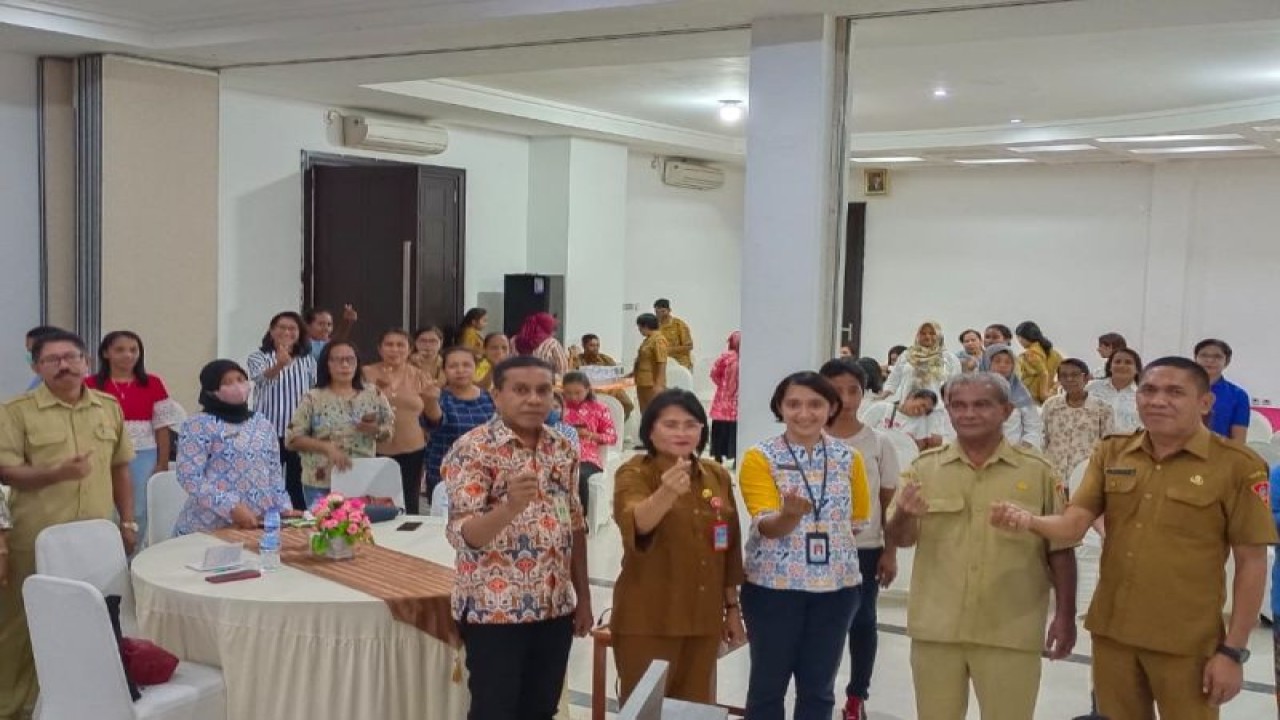 Dinas Pengendalian Penduduk dan Keluarga Berencana (DPPKB) melaksanakan peningkatan kapasitas mitra dan organisasi kemasyarakatan dalam pengelolaan program ketahanan dan kesejahteraan keluarga. ANTARA/Ho- DPPKB Kota Ambon.