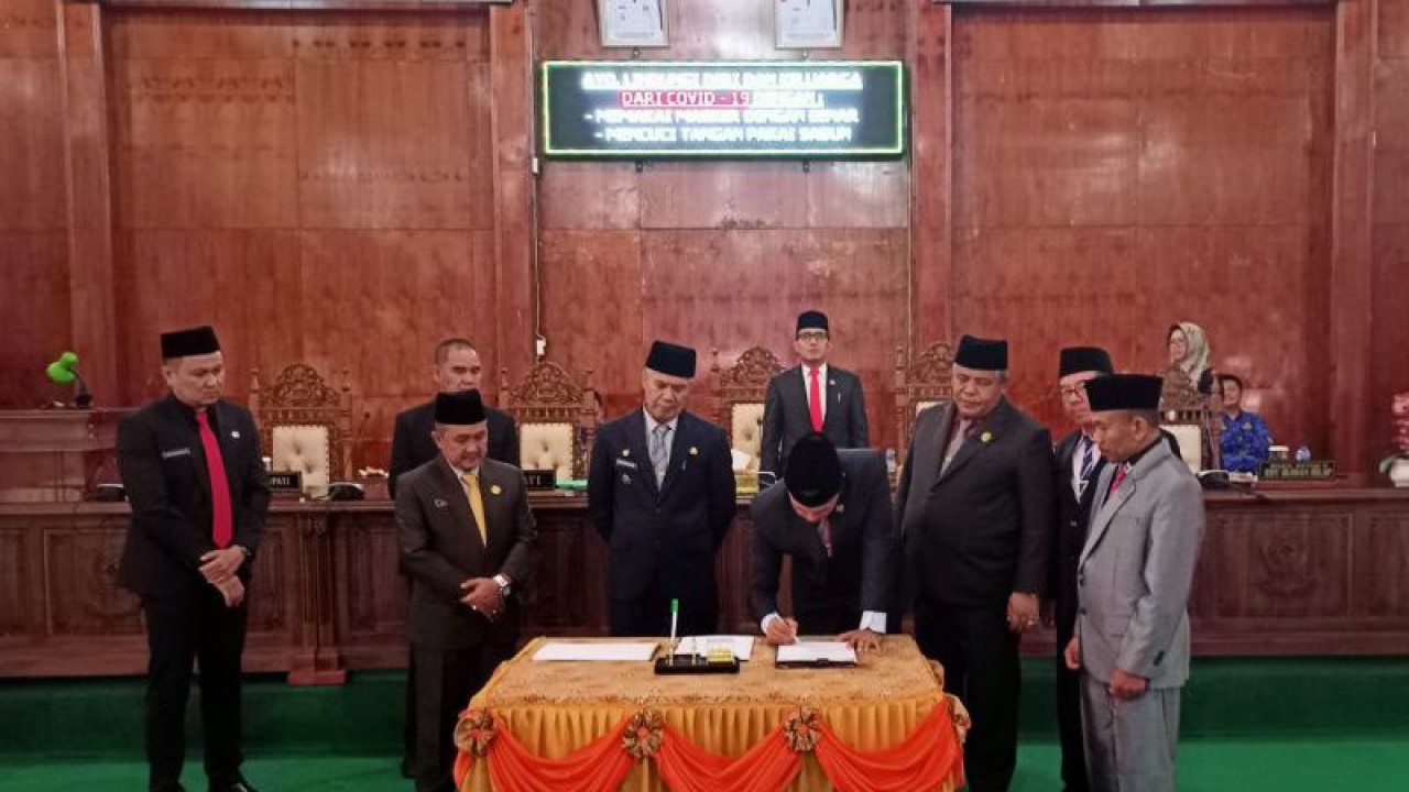 DPRD Kabupaten Rejang Lebong mengesahkan Perda APBD Kabupaten Rejang Lebong tahun 2023, Selasa, (29/11/2022). ANTARA/Nur Muhamad