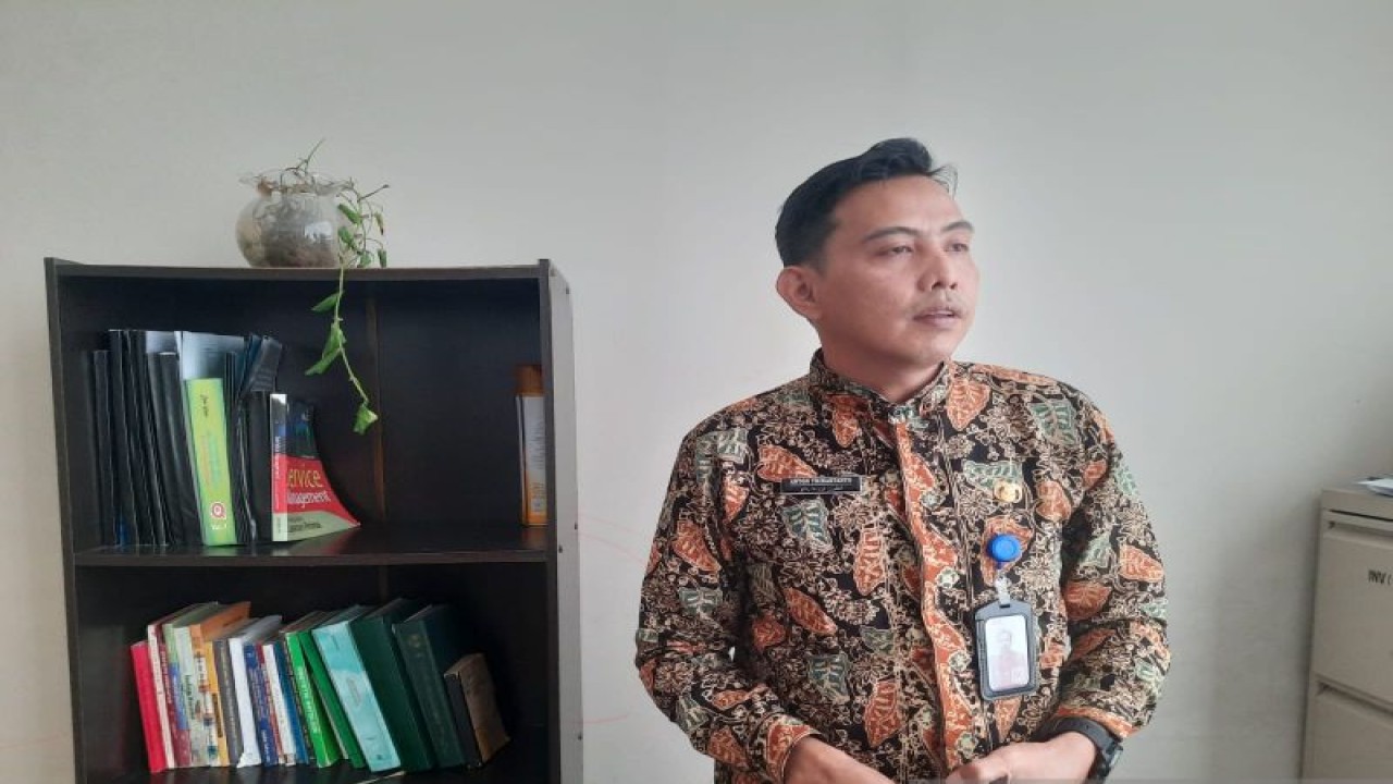 Wakil Direktur Pelayanan RSUD Raden Mattaher Jambi dr Anto Trihartono. (ANTARA/Nanang Mairiadi)