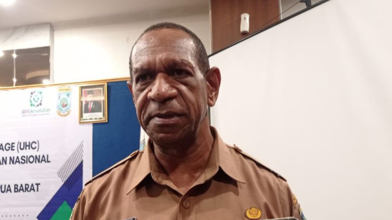 Direktur Rumah Sakit Umum Provinsi Papua Barat, dr Arnold Tiniap. (ANTARA/Rachmat Julaini)