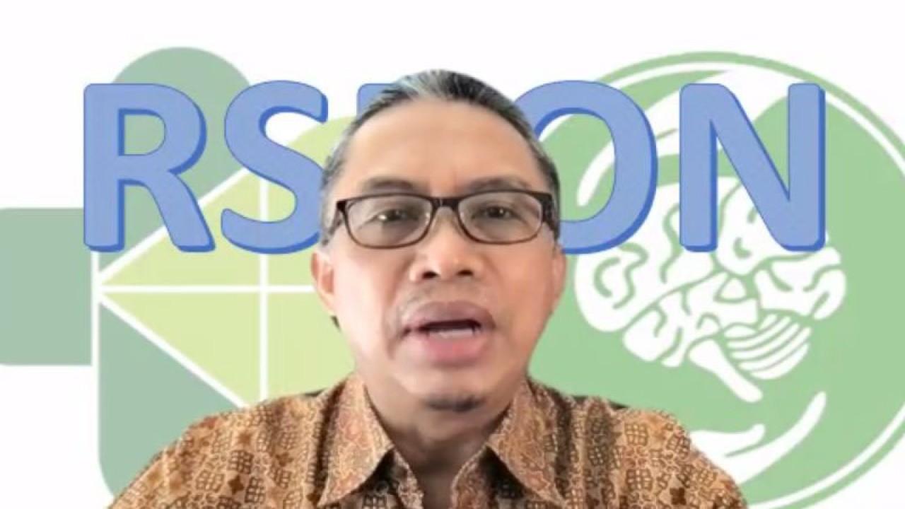 Tangkapan layar Direktur Utama RSPON dr. Mursyid Bustami, Sp.S (K), KIC, MARS dalam Press Briefing: Layanan Unggulan RS PON yang diikuti secara daring di Jakarta, Jumat (7/1/2022). ANTARA/Hreeloita Dharma Shanti