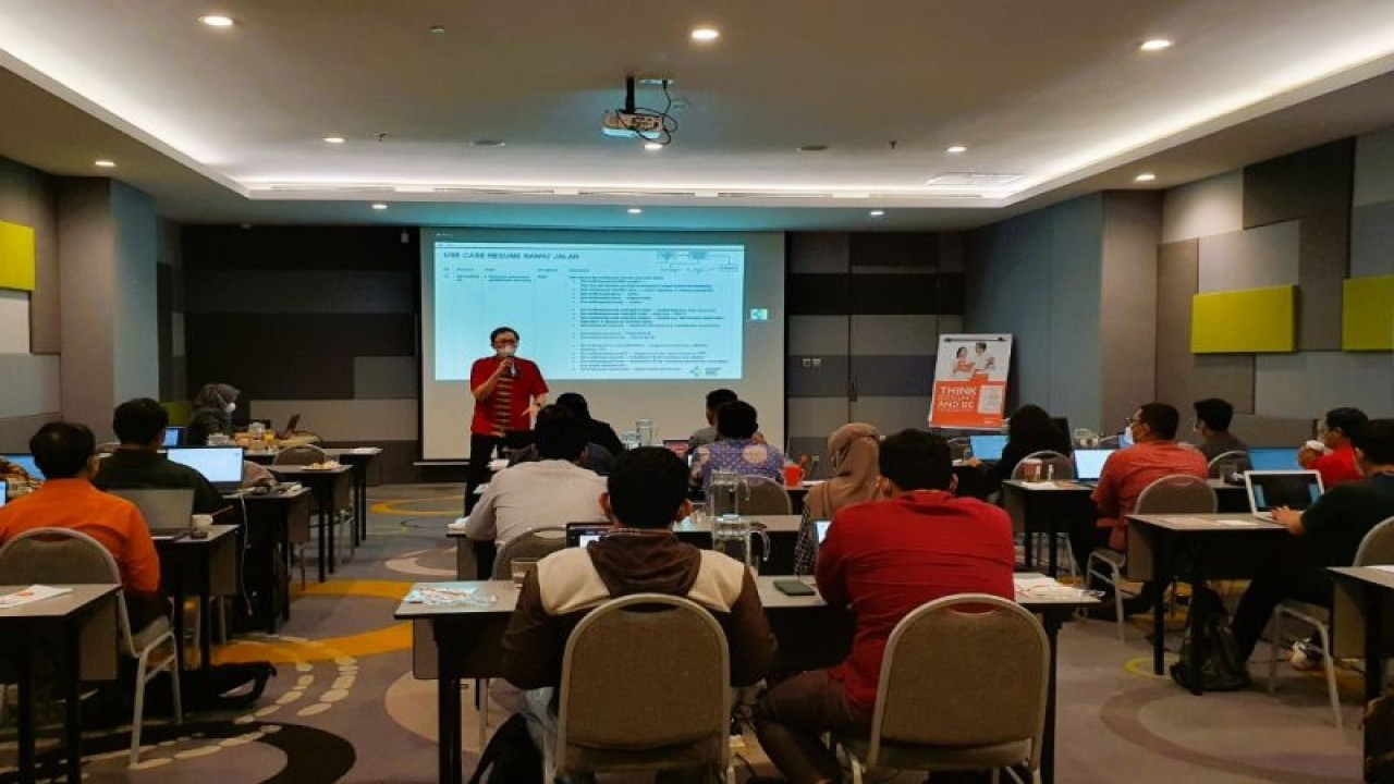 Chief Operating Officer DTO Kemenkes sekaligus Lead SatuSehat Daniel Oscar Baskoro, saat menjadi pembicara dalam agenda uji coba dan pendampingan integrasi SatuSehat untuk use case laboratorium di Jakarta, Rabu (28/12/2022). (ANTARA/HO-Kemenkes).