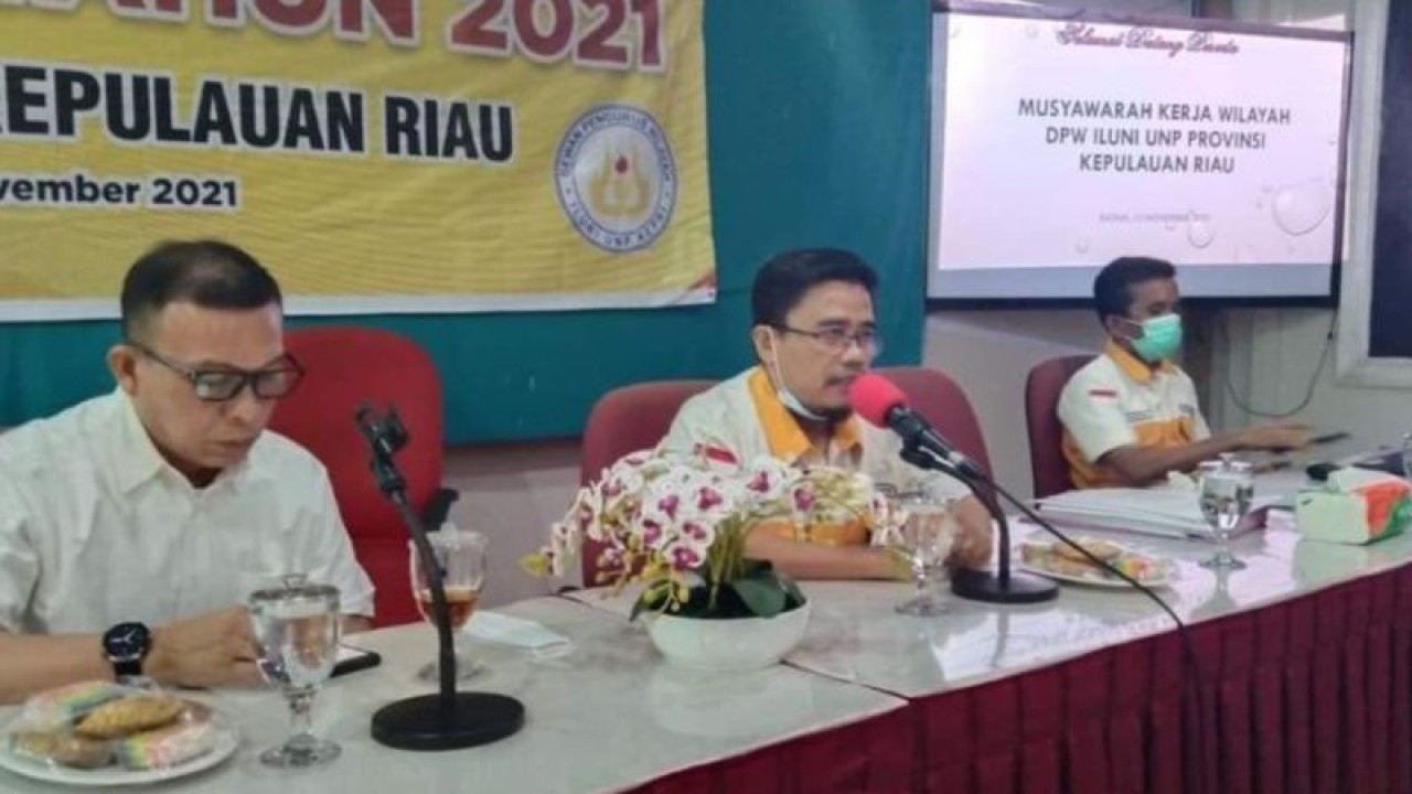 Sekretaris LPA Kota Batam Eri Syahrial (tengah) (ANTARA/Ogen)