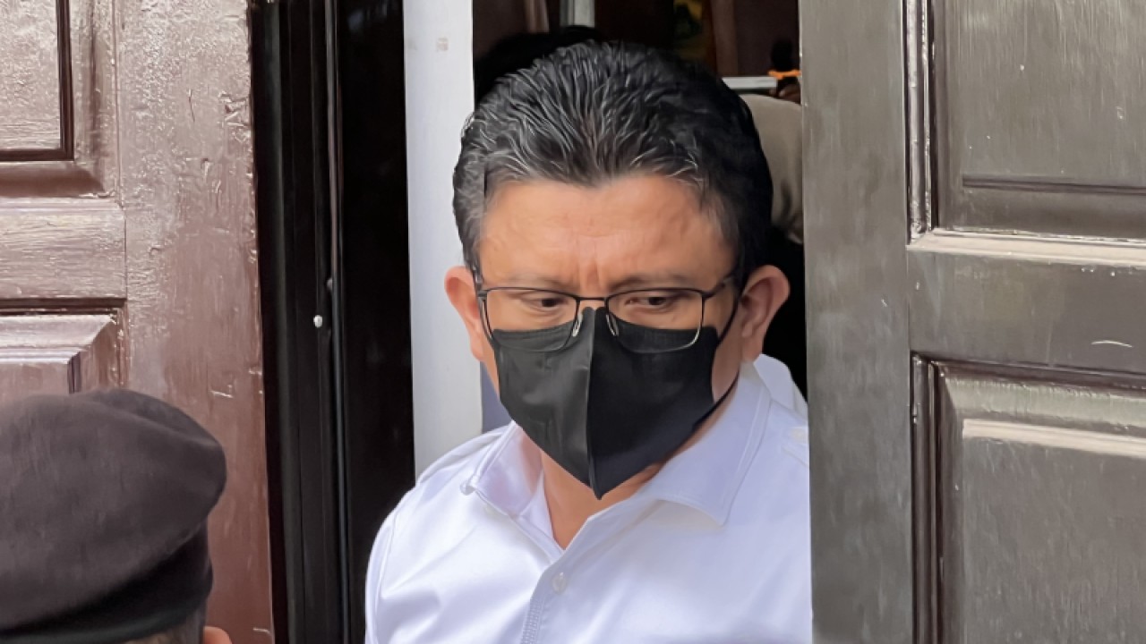 Eks Kepala Divisi Profesi dan Pengamanan (Kadiv Propam) Polri Ferdy Sambo memberikan keterangan kepada wartawan di Pengadilan Negeri Jakarta Selatan, Jakarta, Selasa (29/11/2022). ANTARA/Putu Indah Savitri