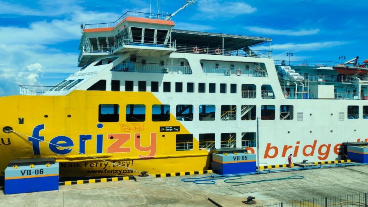 Ilustrasi kapal feri tengah bersandar (ANTARA/HO)