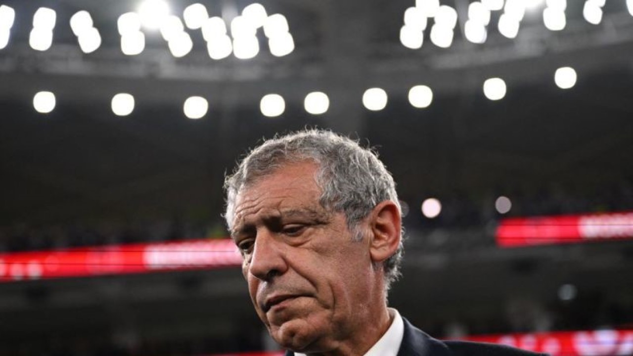Fernando Santos saat memimpin timnas Portugal dalam pertandingan perempat final Piala Dunia 2022 lawan Maroko di Al-Thumama Stadium, Doha pada 10 Desember 2022. ANTARA/AFP/Kirill KUDRYAVTSEV
