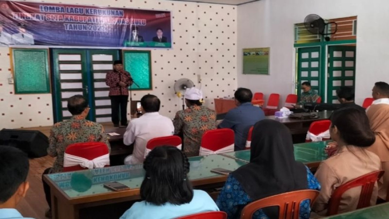 Pembukaan lomba lagu kerukunan tingkat SLTA yang diselenggarakan oleh FKUB Kapuas Hulu di Putussibau, Rabu (14/12/2022). ANTARA/HO-FKUB Kapuas Hulu