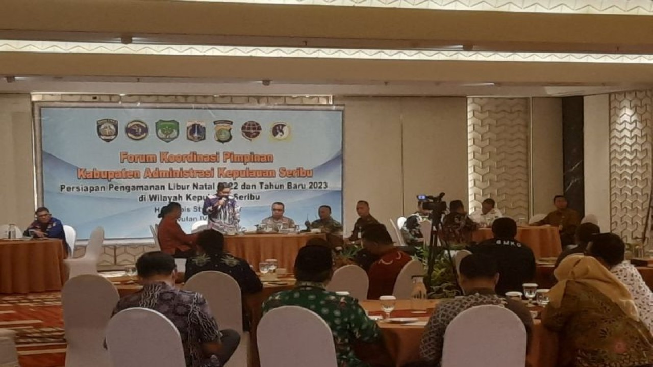 Aparat gabungan Forum Koordinasi Pimpinan Daerah (Forkopimda) Kabupaten Kepulauan Seribu saat Rapat Koordinasi Pengamanan Natal 2022 dan Tahun Baru 2023 di Tanjung Priok, Jakarta Utara, Kamis (15/12/2022). ANTARA/HO-Kominfotik Kepulauan Seribu