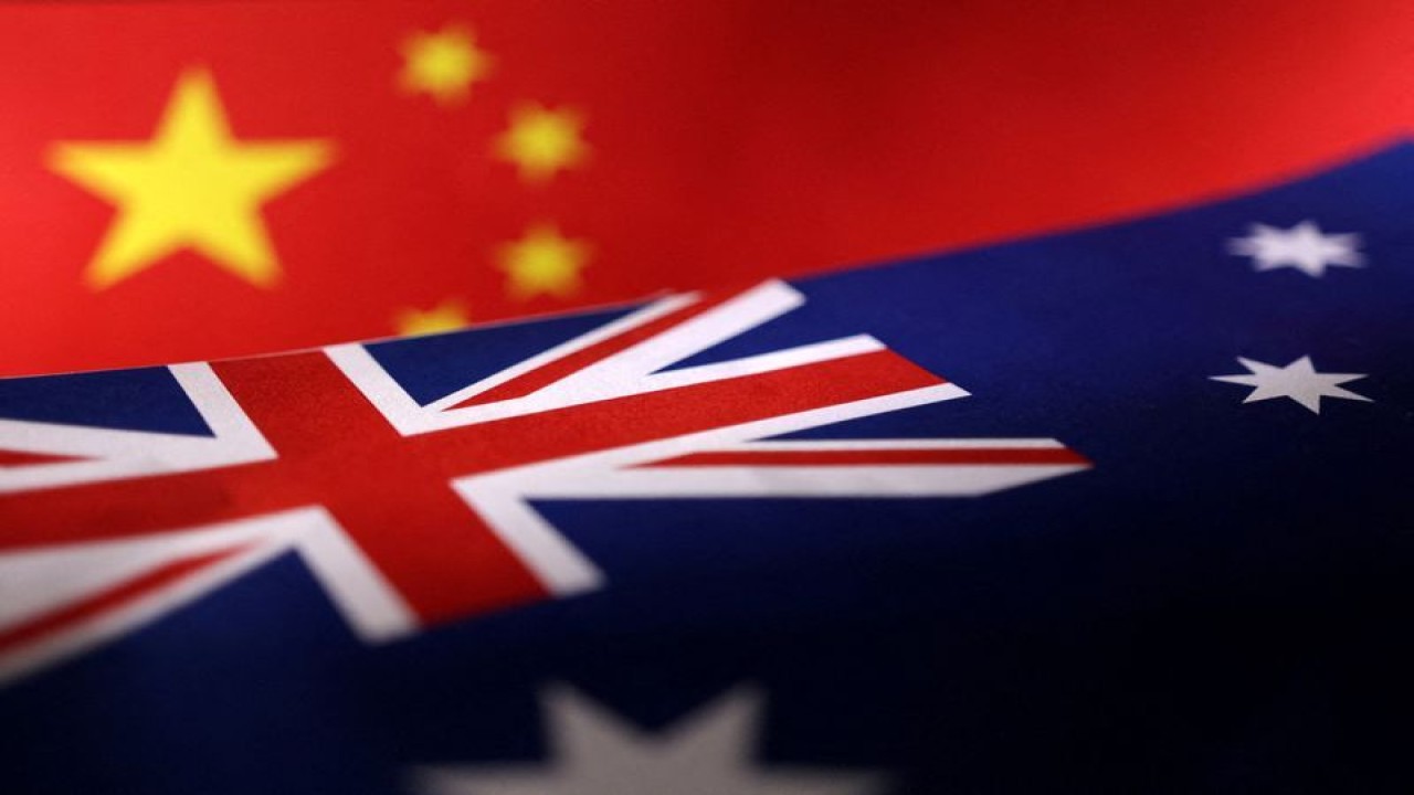 Foto Dokumen: Bendera China dan Australia yang dicetak terlihat dalam ilustrasi ini, 21 Juli 2022. ANTARA/REUTERS/Dado Ruvic/Ilustrasi