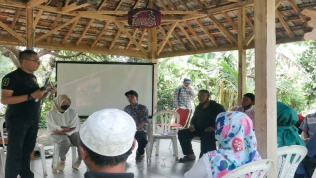 Gabungan peneliti dalam negeri dan luar negeri mengusulkan adanya pembentukan Ekowisata Citarik di Daerah Aliran Sungai (DAS) Citarum, Kabupaten Bandung, Jawa Barat, sebagai laboratorium hidup untuk penelitian dan dampak internasional.  (ANTARA/HO-Tim Sosik Riset Riset Citarum)