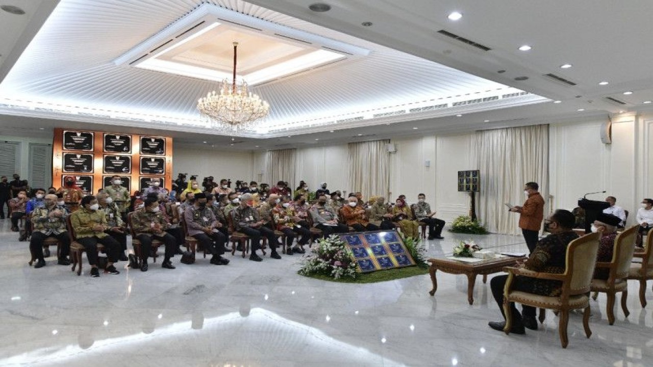 Peresmian 26 mal pelayanan publik oleh Menteri Pendayagunaan Aparatur Negara dan Reformasi Birokrasi Abdullah Azwar Anas di Istana Wakil Presiden, Jakarta, Senin (5-12-2022). ANTARA/HO-Humas Pemprov Jateng
