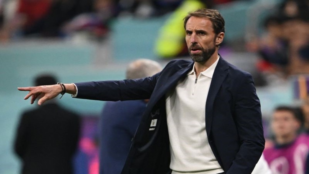 Pelatih timans Inggris Gareth Southgate saat memimpin timnya dalam pertandingan perempat final Piala Dunia 2022 melawan Prancis di Al-Bayt Stadium, Al Khor, Doha pada 10 Desember 2022. ANTARA/AFP/PAUL ELLIS