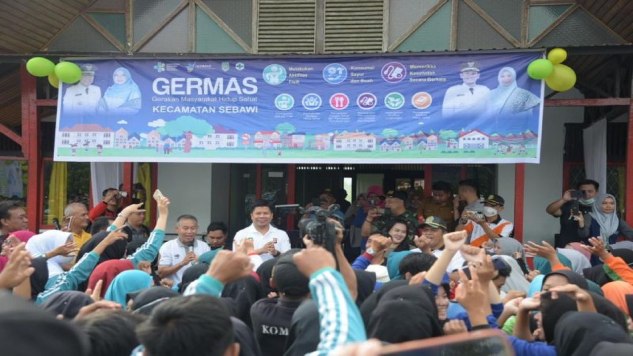 Kegiatan sosialisasi Germas di Kecamatan Sebawi (ANTARA/Imbaran)