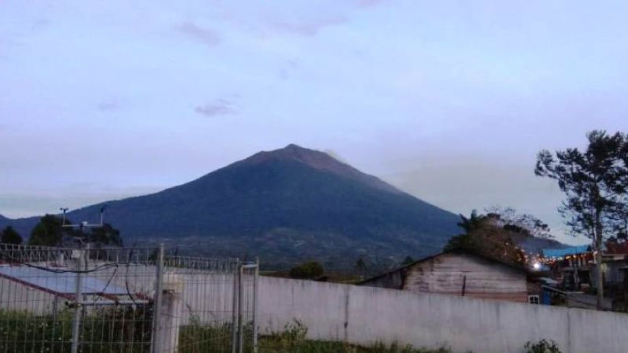 Arsip - Gunung Kerinci. (ANTARA/HO-Pos Pengamatan Gunung Api Kerinci)