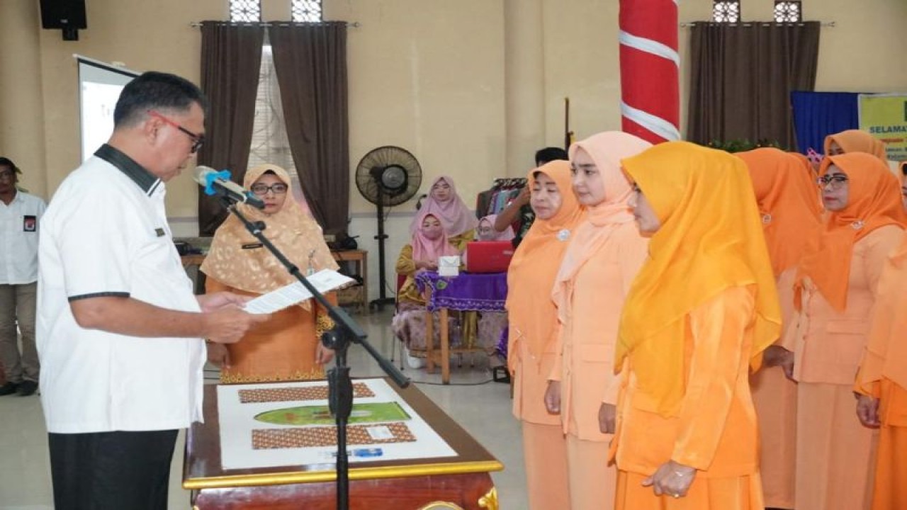 Acara pelantikan Pengurus Gabungan Organisasi Wanita (GOW) Kabupaten Natuna di Ranai, Natuna, Kepri, Rabu (21/12). (ANTARA/HO-Kominfo Natuna/Cherman)