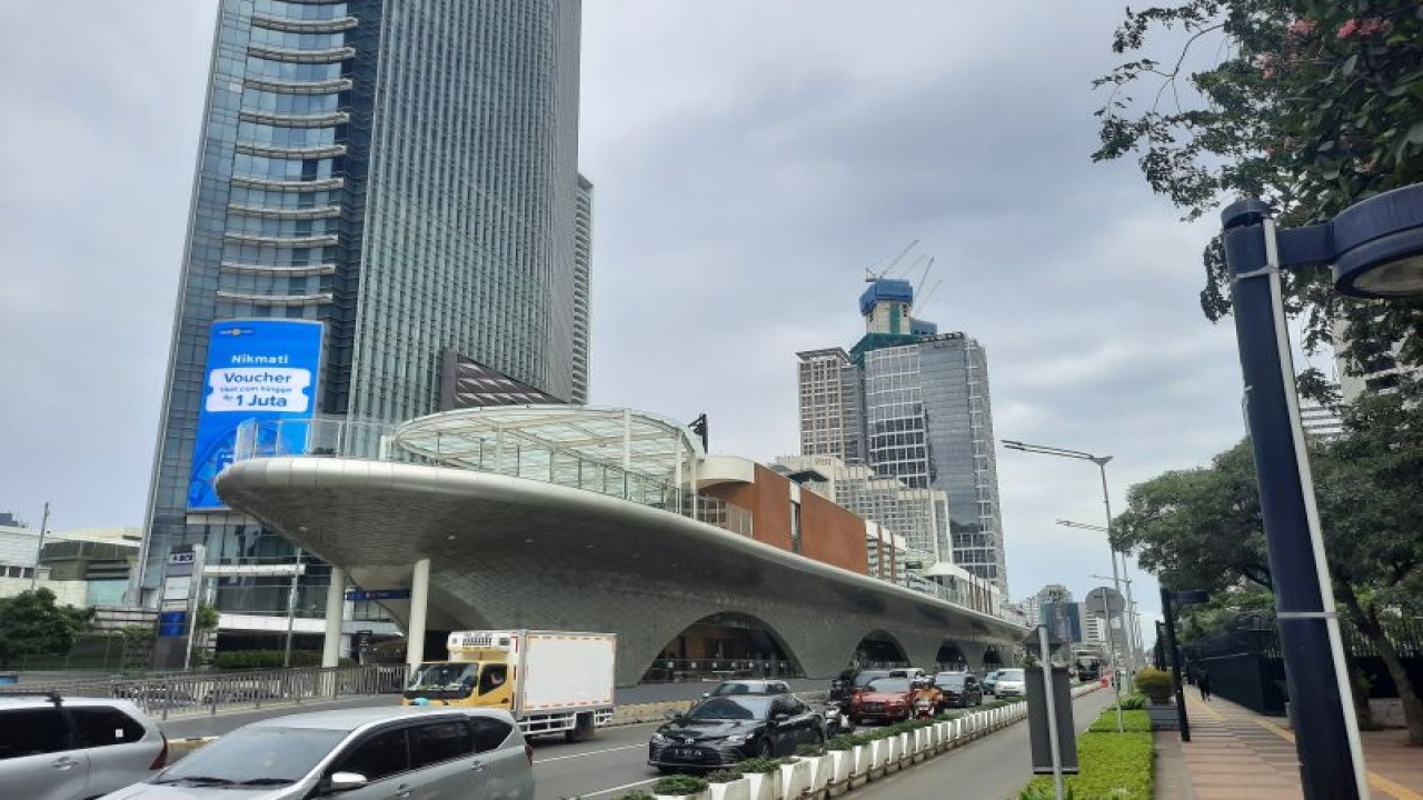 Halte ikonik menyerupai kapal pesiar di Halte Tosari, Jakarta Pusat, Rabu (28/12/2022). ANTARA/Ulfa Jainita