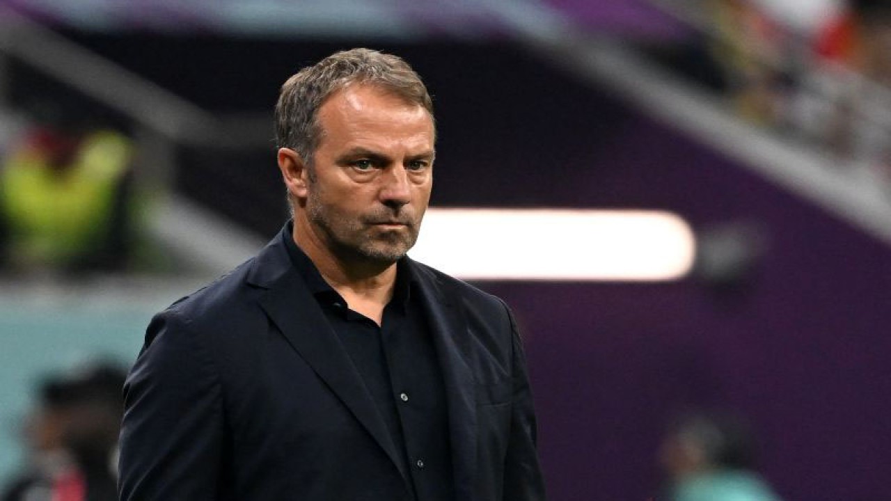 Pelatih timnas Jerman Hansi Flick saat mendampingi timnya bermain dalam pertandingan Grup E Piala Dunia 2022 lawan Kosta Rika di Al-Bayt Stadium, Al Khor, Doha pada 2 Desember 2022. ANTARA/AFP/INA FASSBENDER