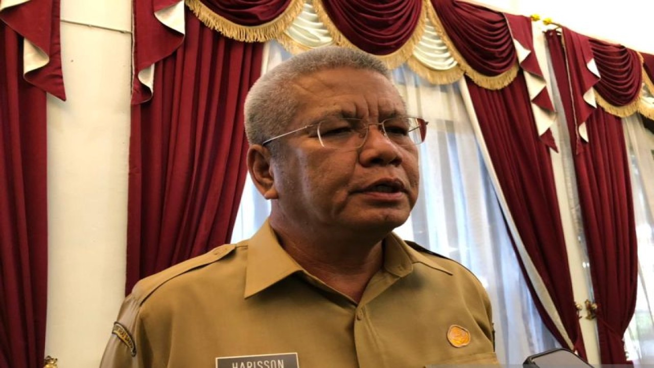 Sekda Kalbar Harisson menyatakan Mendagri telah menandatagani surat keputusan penunjukan Sekda Singkawang Sumastro sebagai Penjabat Wali Kota Singkawang. (ANTARA/Sucia Lucinda)