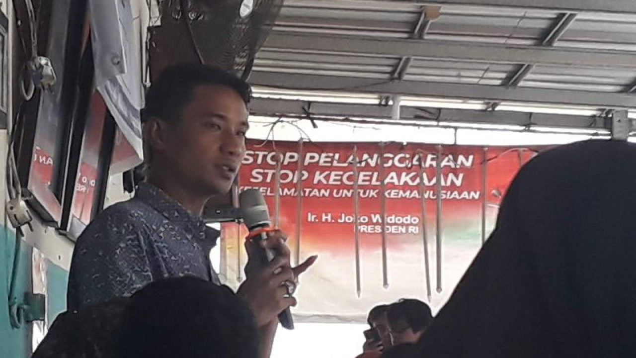 Anggota KPU Kabupaten Bangka Barat Harpandi. ANTARA/Donatus Dasapurna