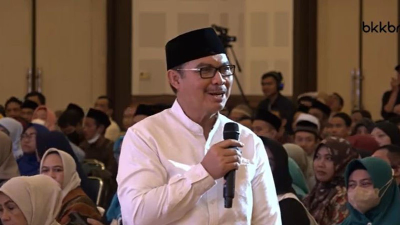 Tangkapan layar Kepala Badan Kependudukan dan Keluarga Berencana Nasional (BKKBN) Hasto Wardoyo dalam Sosialisasi Bagi Para Penyuluh Agama dalam Percepatan Penurunan Stunting yang diikuti secara daring di Jakarta, Rabu (28/12/2022). (ANTARA/Hreeloita Dharma Shanti)