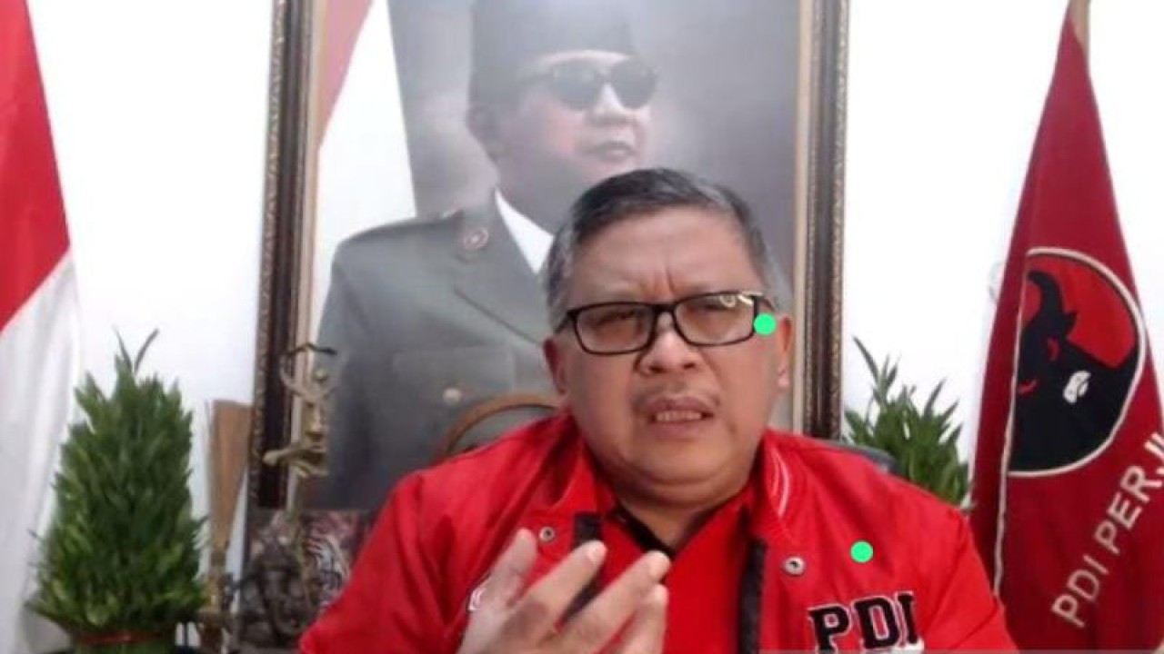 Tangkapan layar Sekjen DPP PDI Perjuangan Hasto Kristiyanto saat jumpa pers Refleksi Akhir Tahun 2022 dan Harapan Menuju Tahun 2023 yang digelar secara daring di Jakarta, Jumat (30/12/2022). ANTARA/Syaiful Hakim