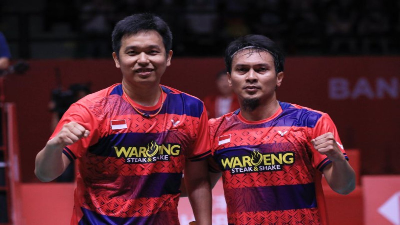 Hendra Setiawan/Mohammad Ahsan seusai memastikan diri ke final World Tour Finals di Bangkok, Thailand, Sabtu. (ANTARA/HO-PP PBSI)